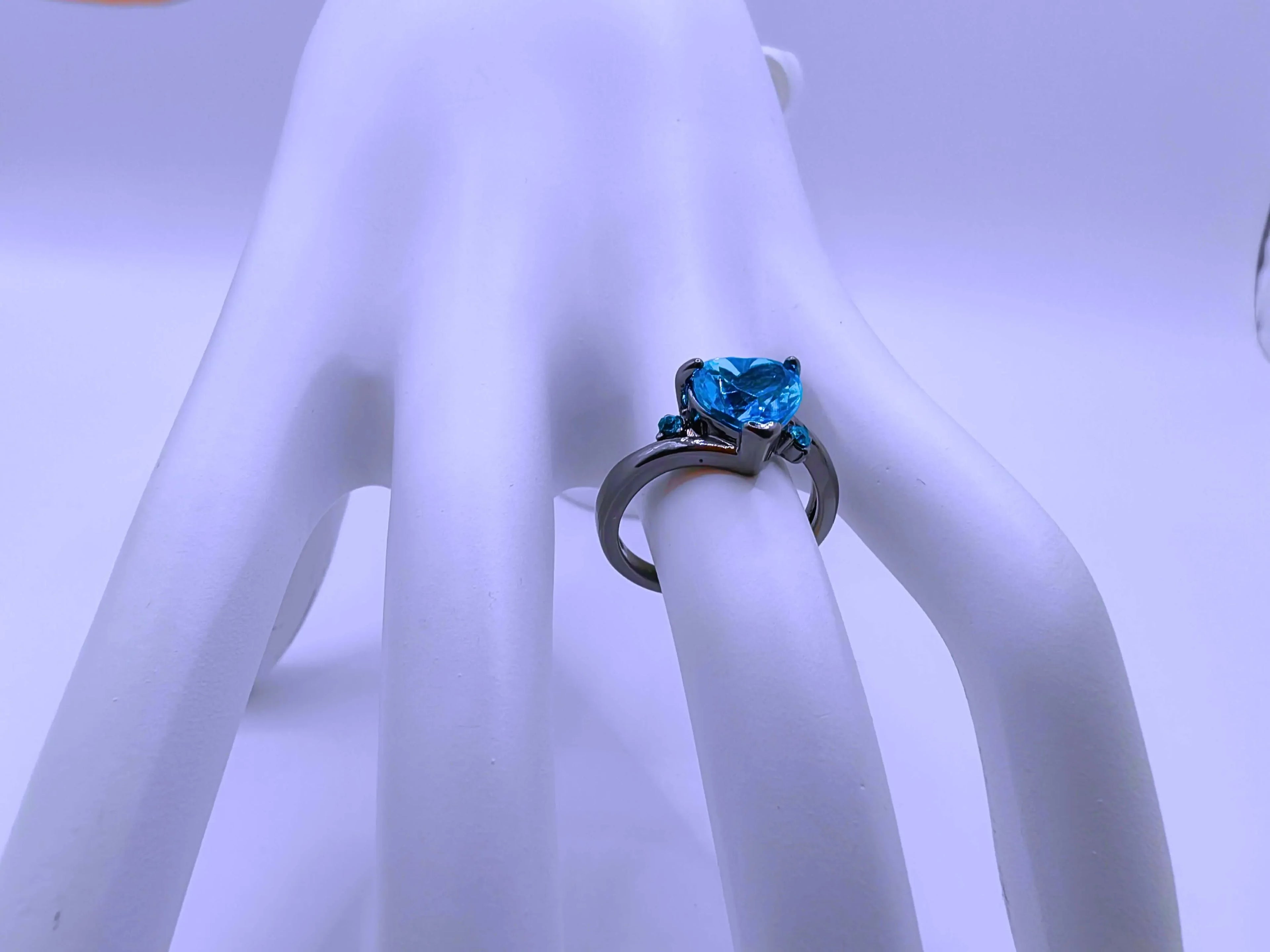 Calenbi Closed Black Blue Cubic Zirconia Copper Ring