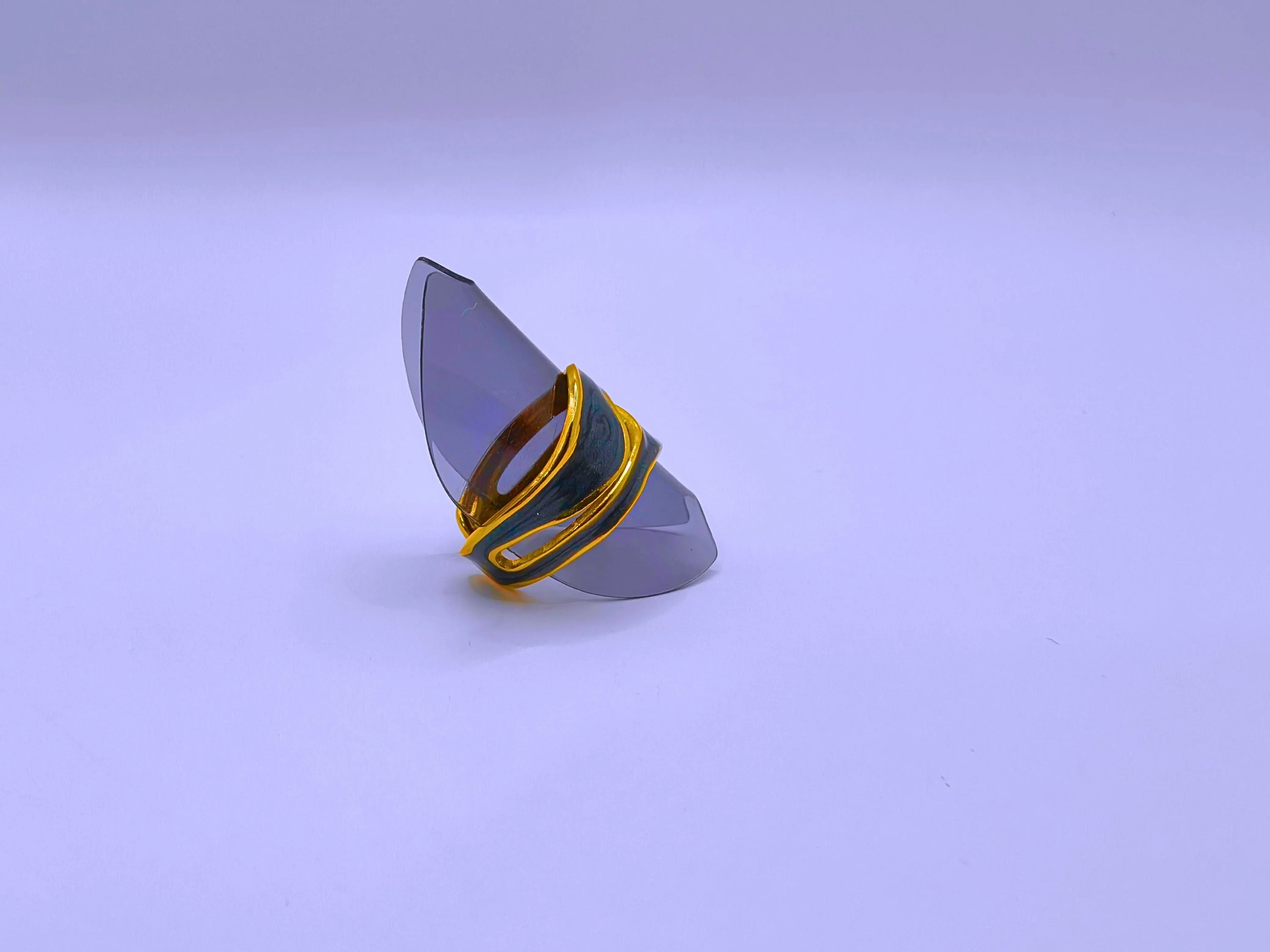 Anillo Acero Inoxidable Epoxica Negra Chapa Oro 10k Calenbi