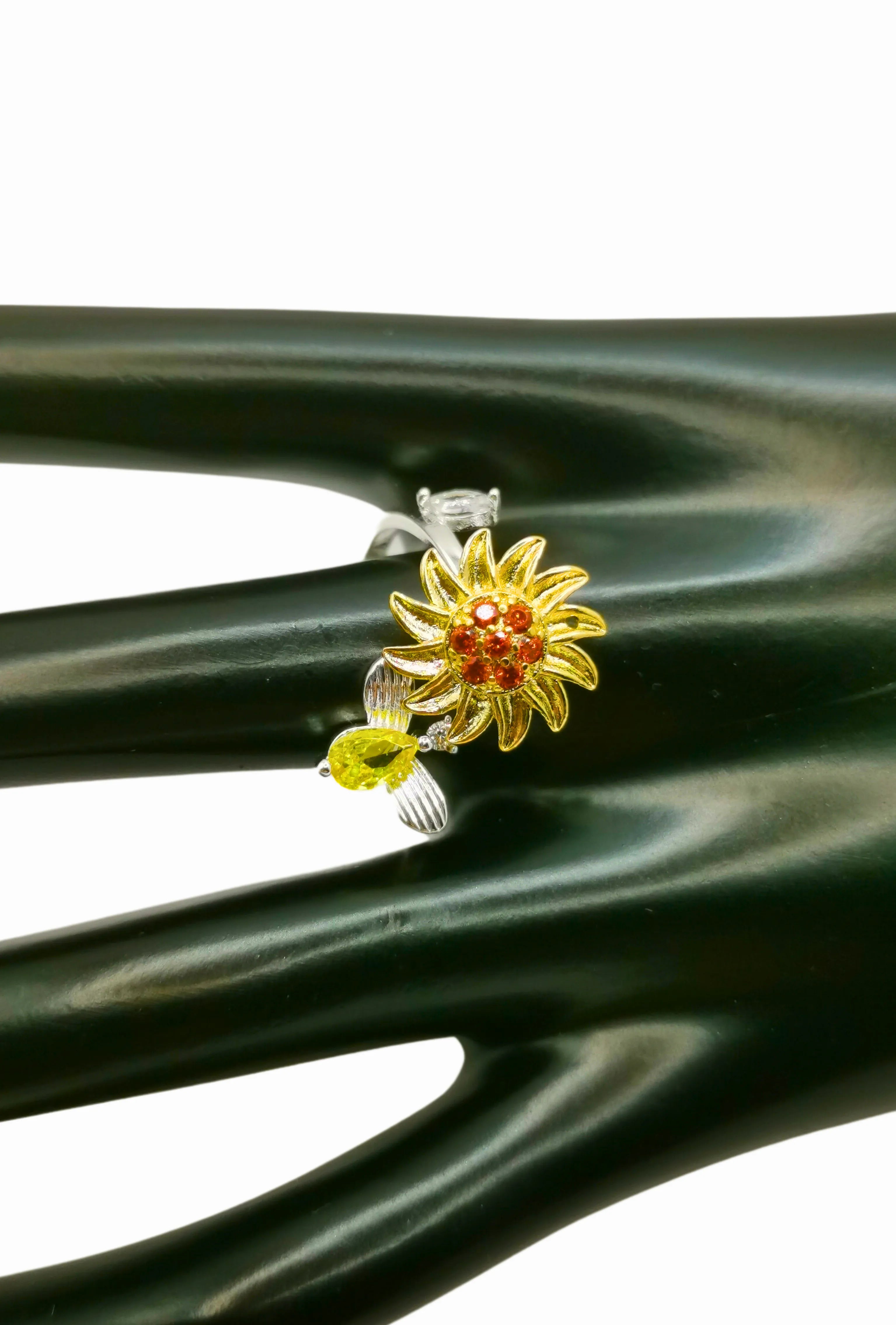 Calenbi Rotating Alloy Anti-Stress Ring with Flower and Bee