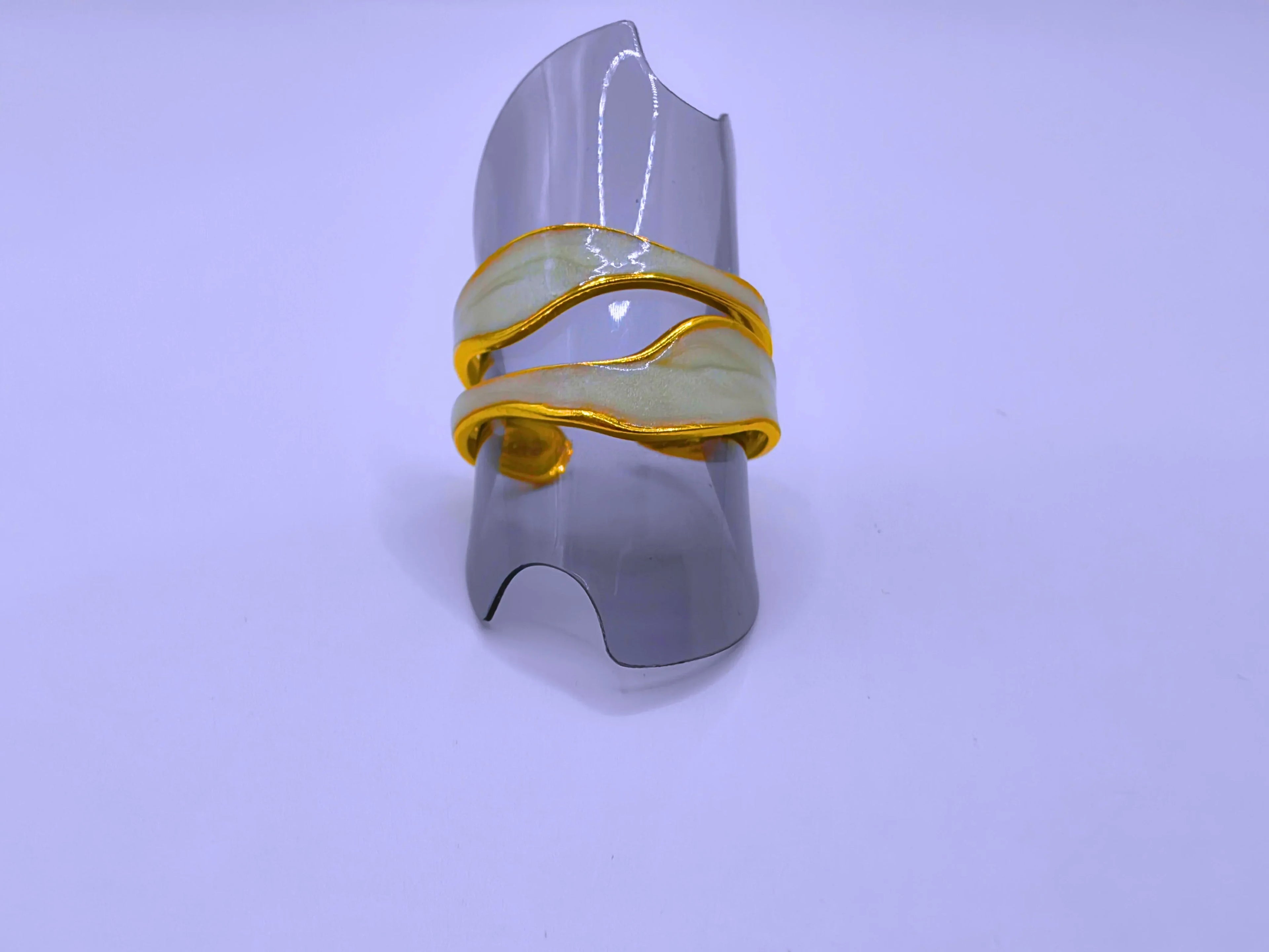 Anillo Acero Inoxidable Epoxica Negra Chapa Oro 10k Calenbi