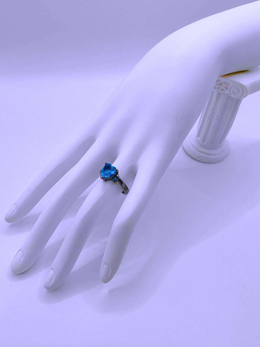 Calenbi Closed Black Blue Cubic Zirconia Copper Ring