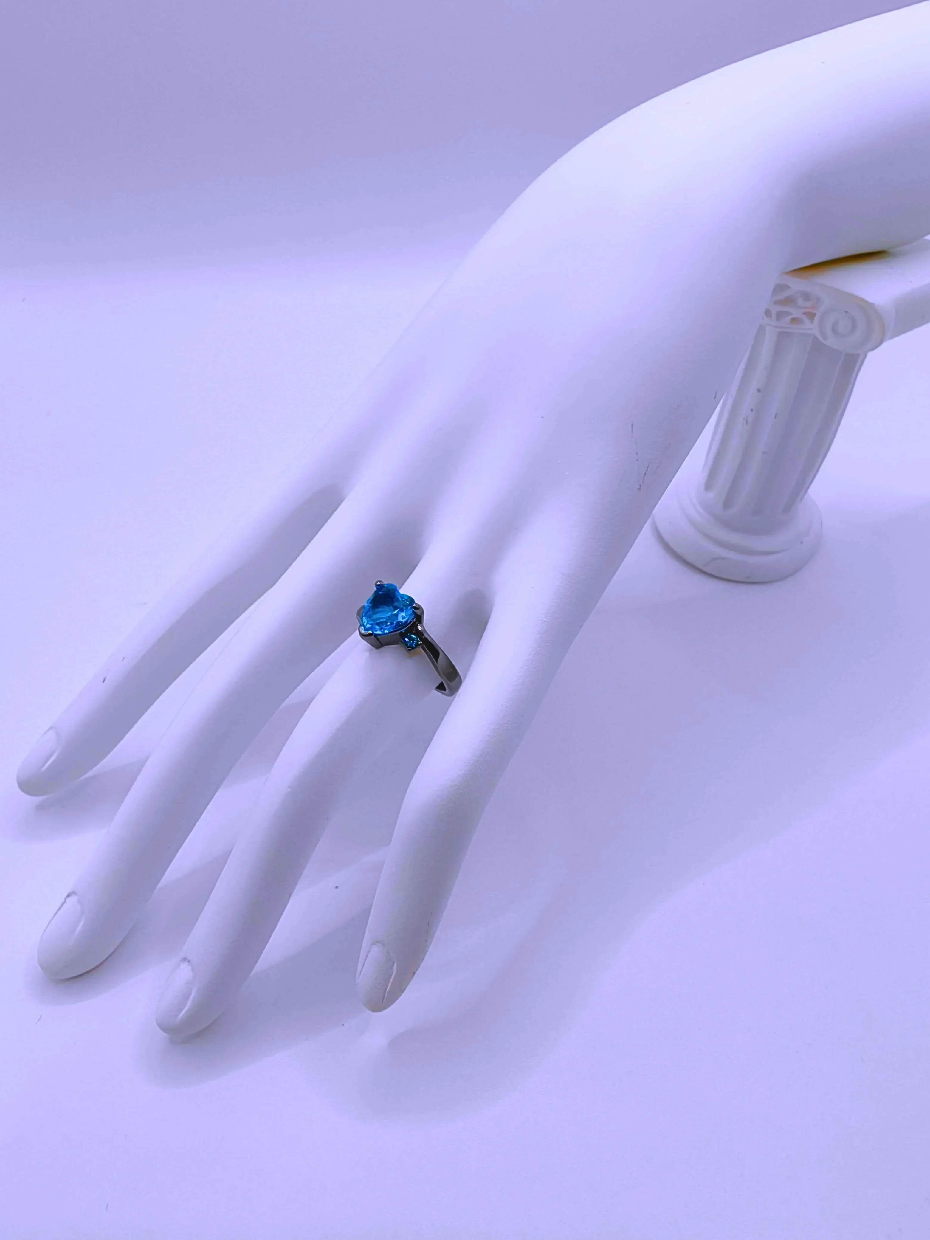 Calenbi Closed Black Blue Cubic Zirconia Copper Ring