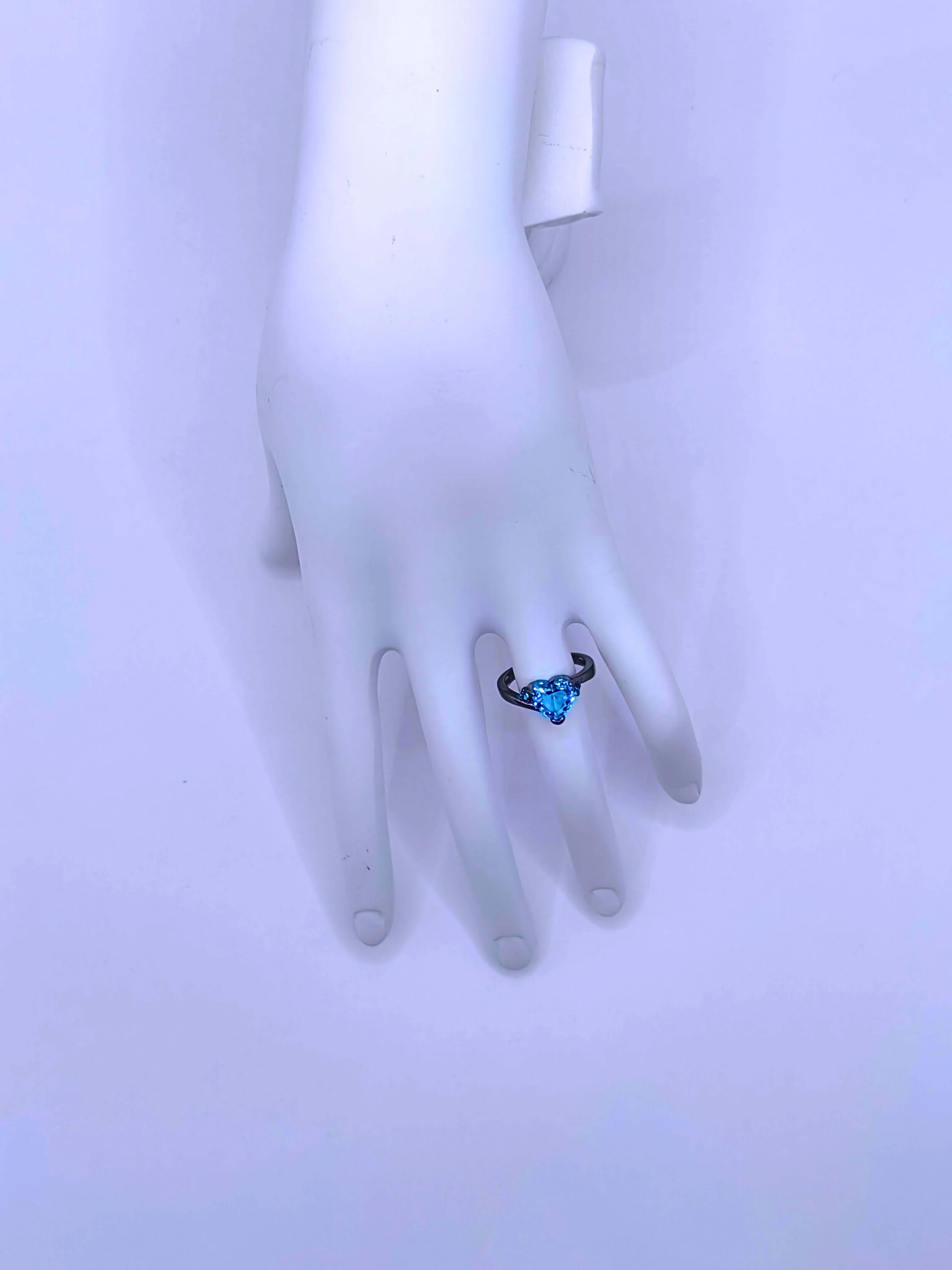 Calenbi Closed Black Blue Cubic Zirconia Copper Ring