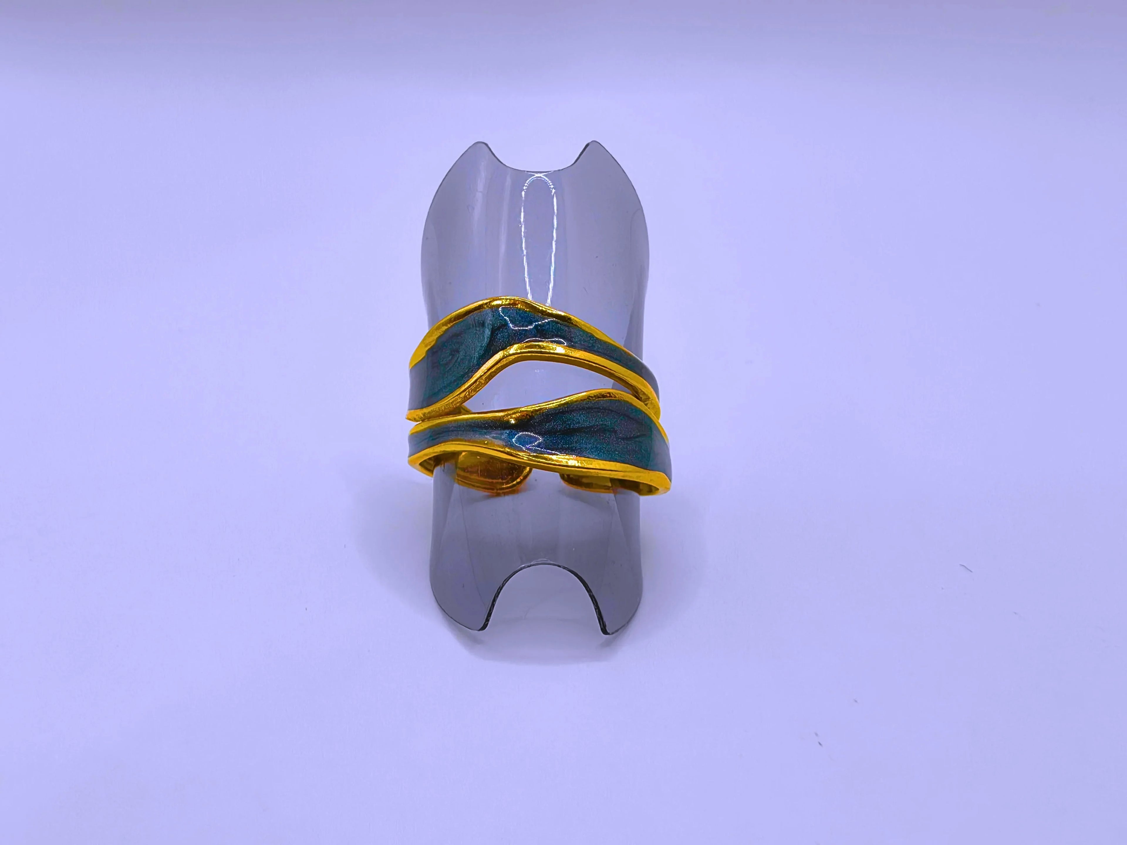 Anillo Acero Inoxidable Epoxica Negra Chapa Oro 10k Calenbi