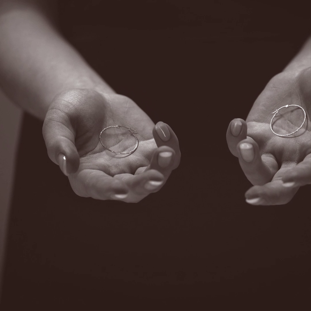 Lightweight Diamond-Cut Hoop Earrings in 925 Sterling Silver for Women, Domino Style