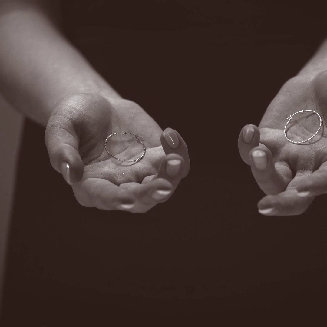 Lightweight Diamond-Cut Hoop Earrings in 925 Sterling Silver for Women, Domino Style